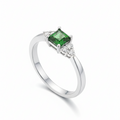 Squara vert - fond blanc 3/4 vertical